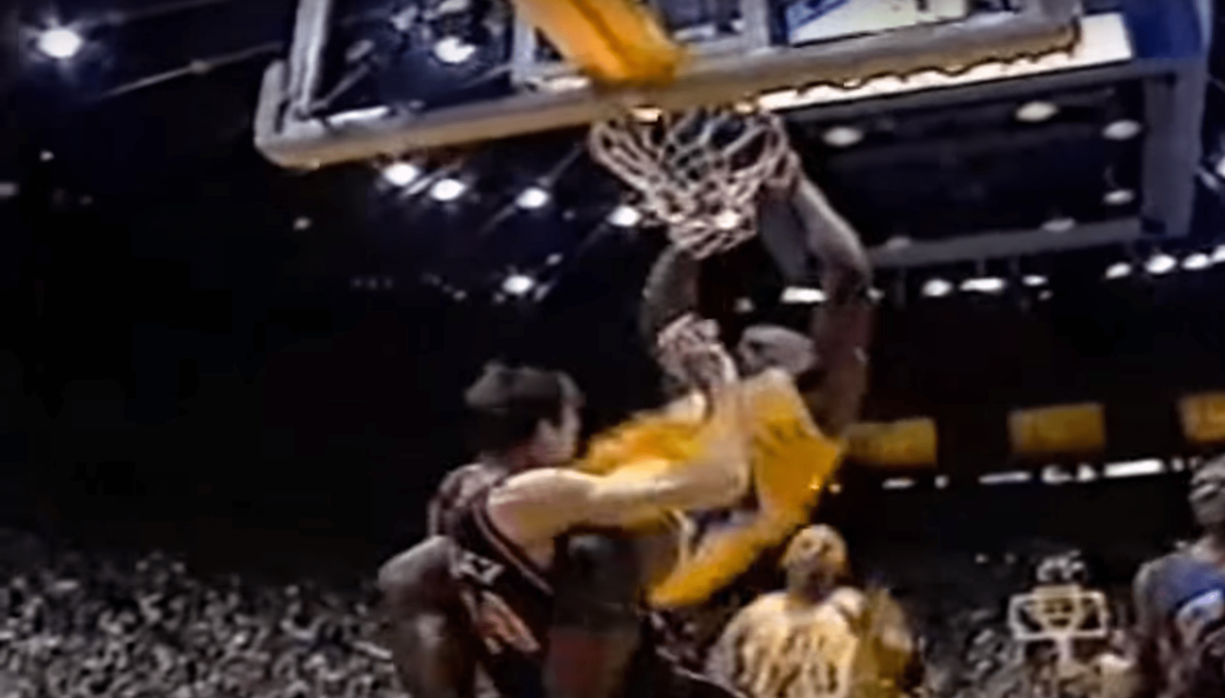 Shaq dunks on Chris Dudley